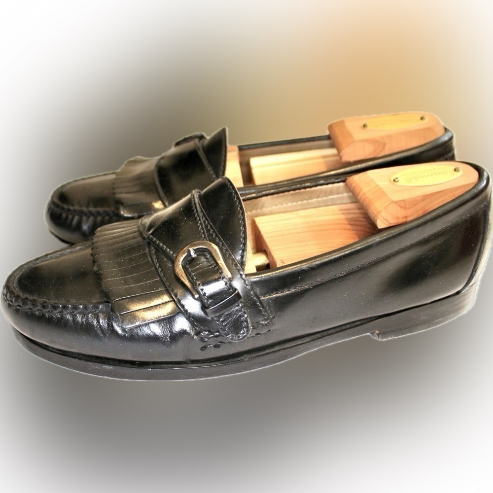 Cole Haan. Size 8. Black. Great condition. Shoe trees not include…